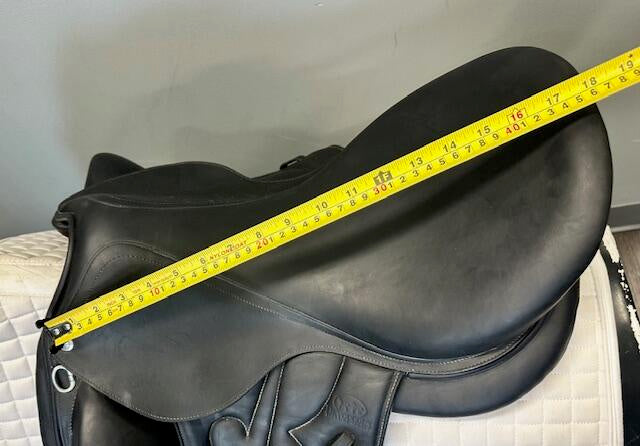 Used Devoucoux Dressage Saddle 18" Medium Tree