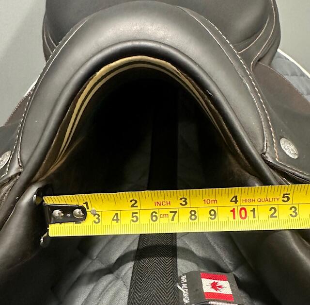 Used Voltaire Palm Beach Jump Saddle 18" Medium Tree