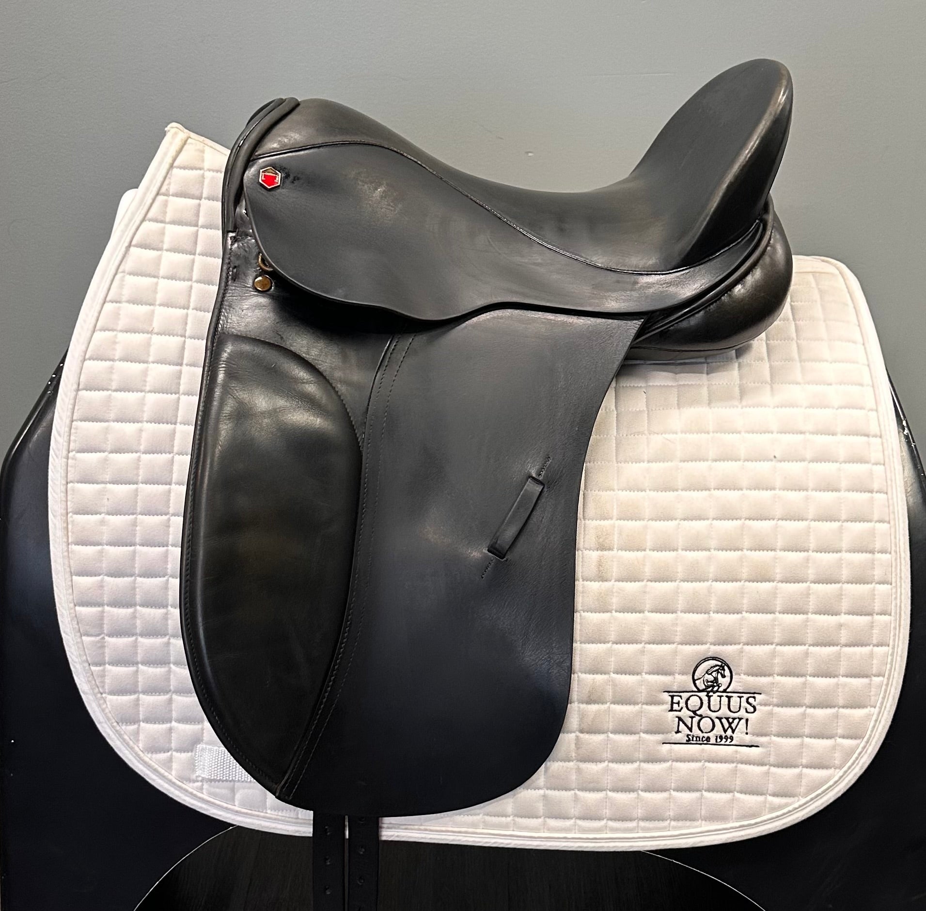 Used Albion SLK Dressage Saddle 17.5" Wide Tree