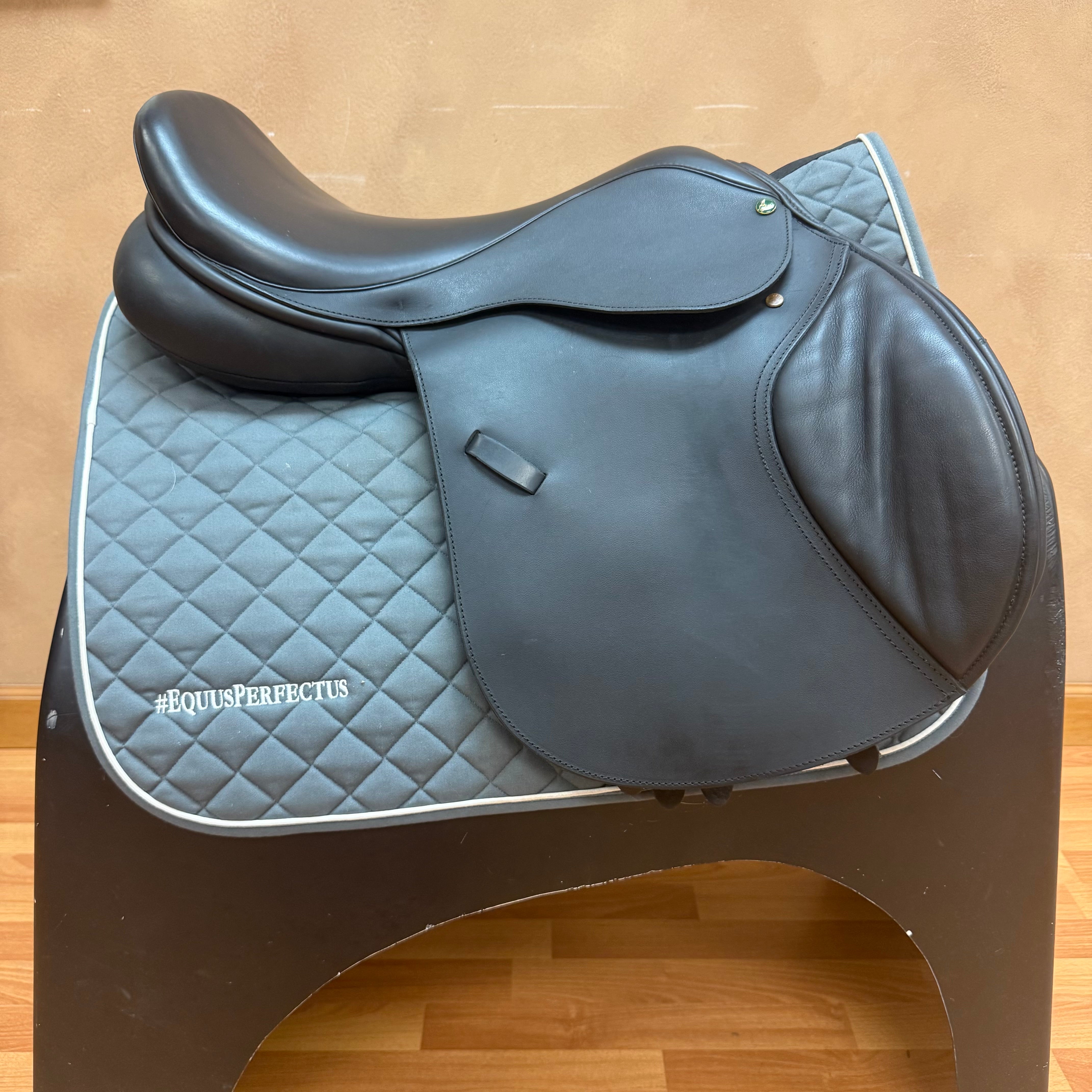 Used Ideal H&C Jump Saddle 18" Extra Wide Tree