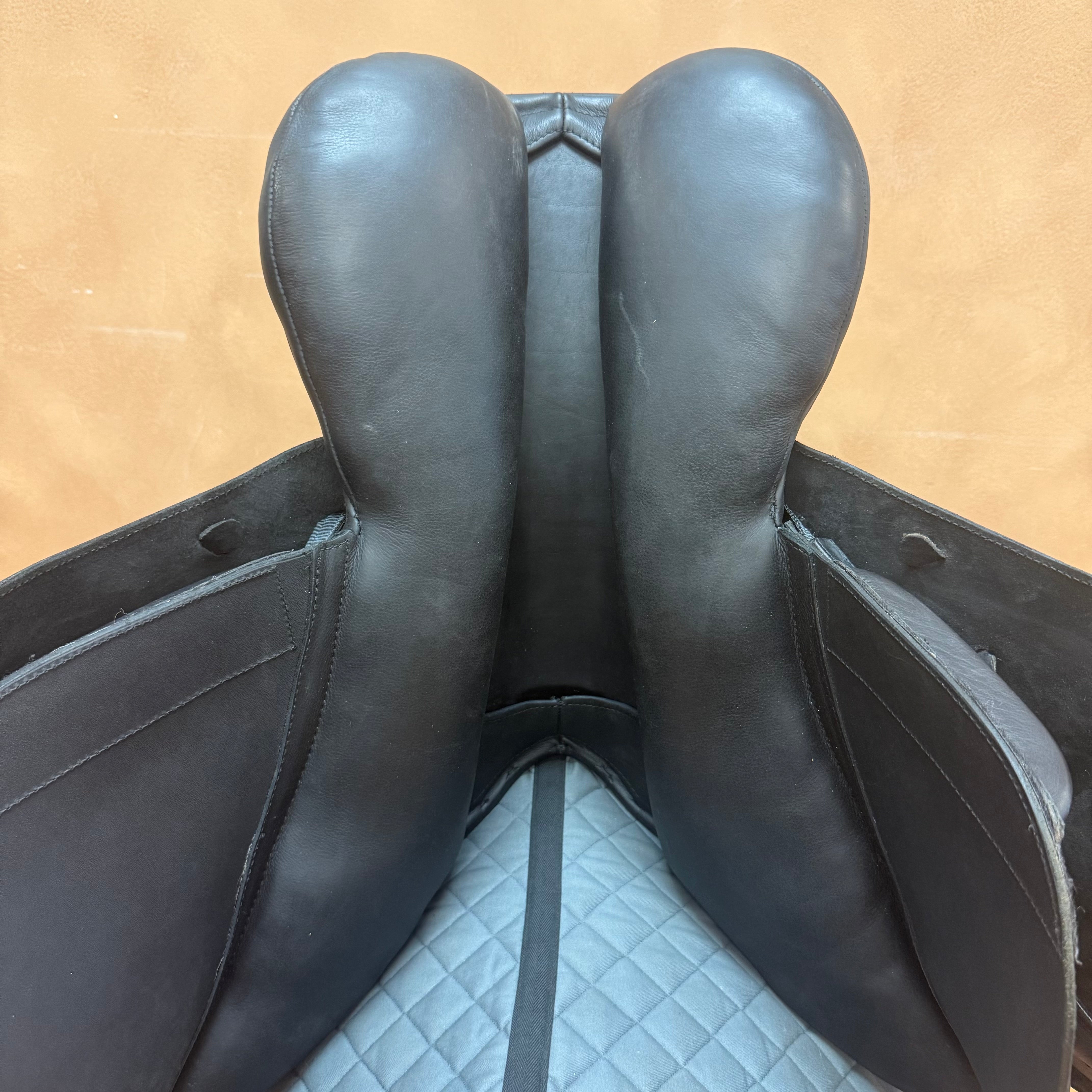 Used Ideal H&C Jump Saddle 18" Extra Wide Tree