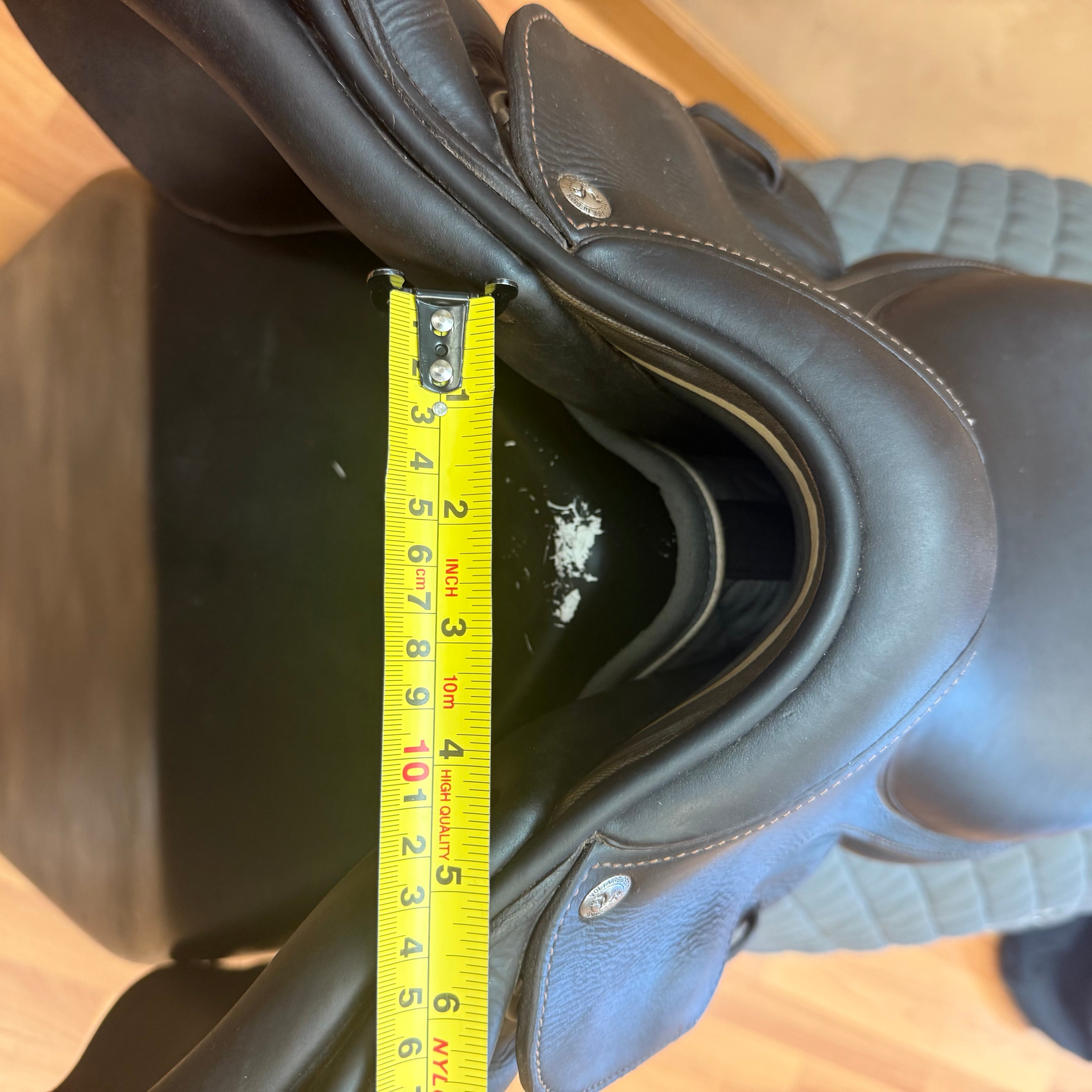 Used Voltaire Welli Pony Jump Saddle 15.5" Medium Tree