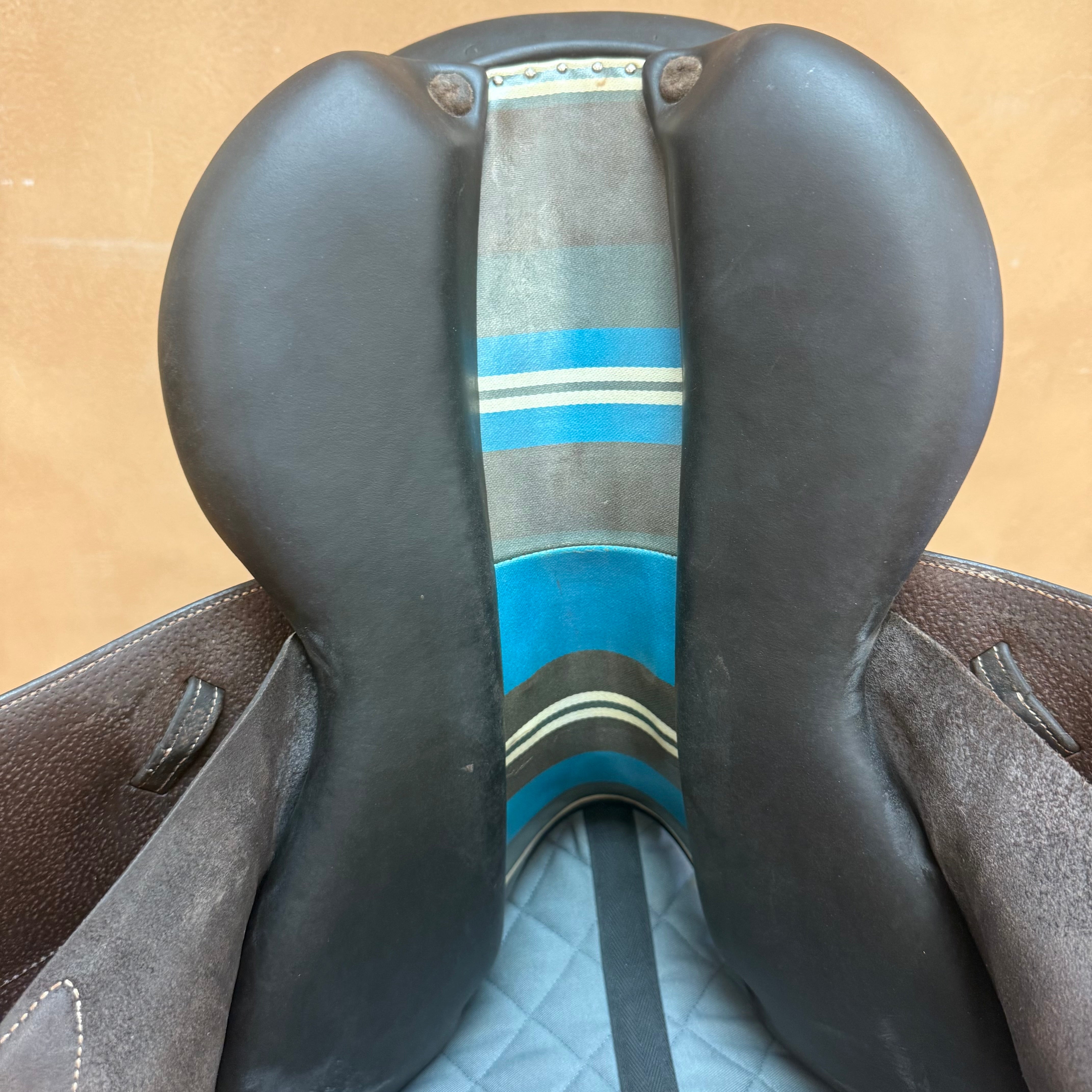 Used Voltaire Welli Pony Jump Saddle 15.5" Medium Tree