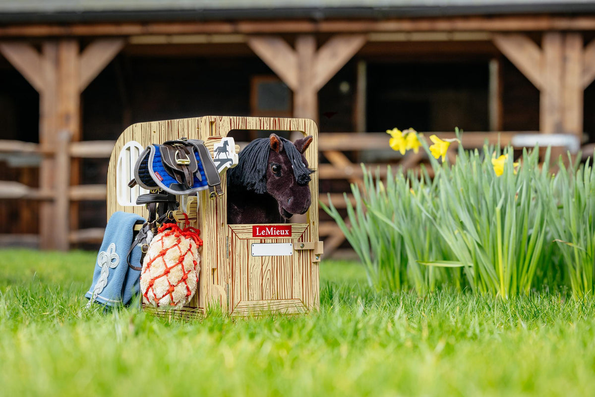 LeMieux Toy Pony Stable Set
