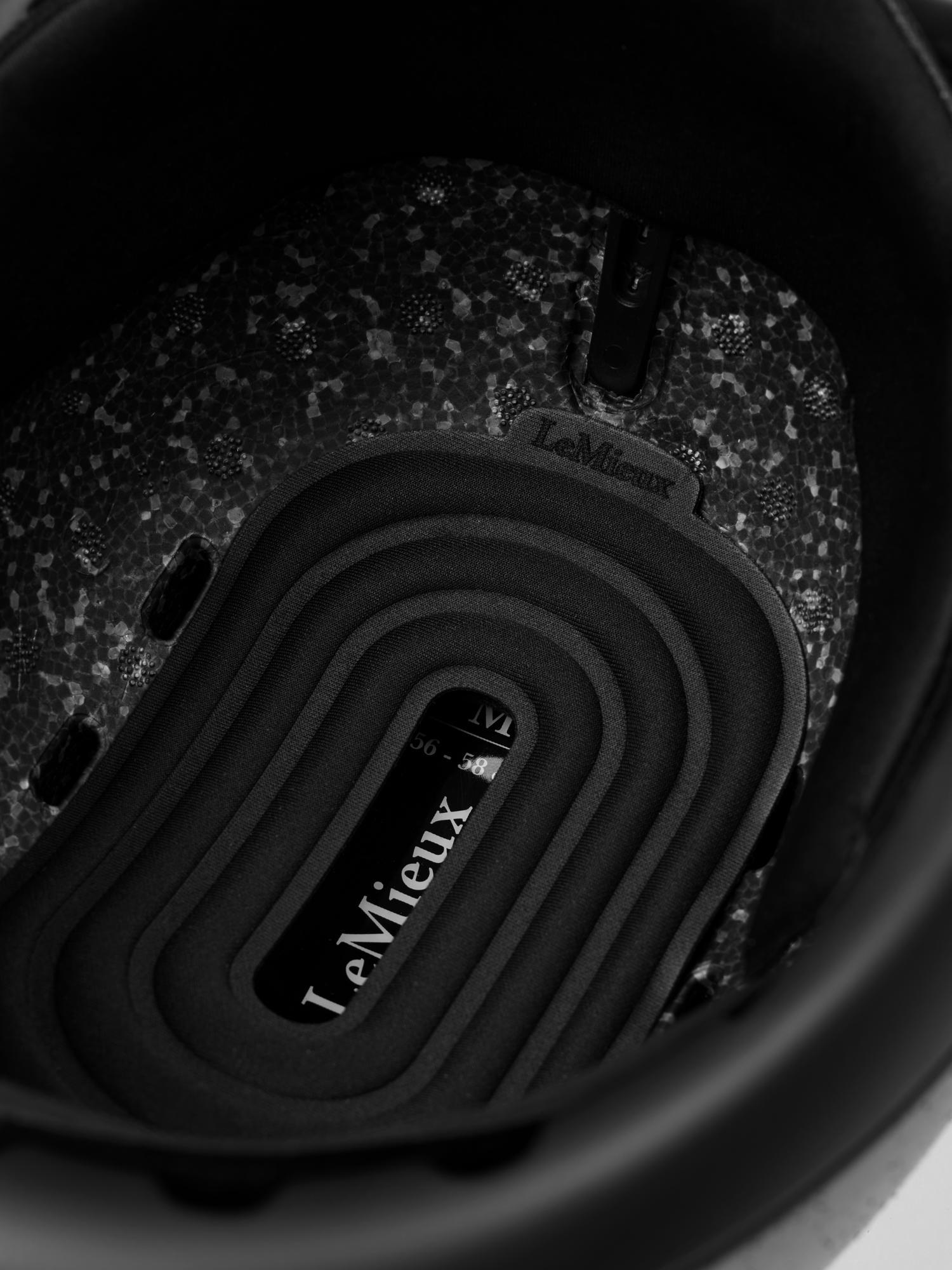 #color_matte black