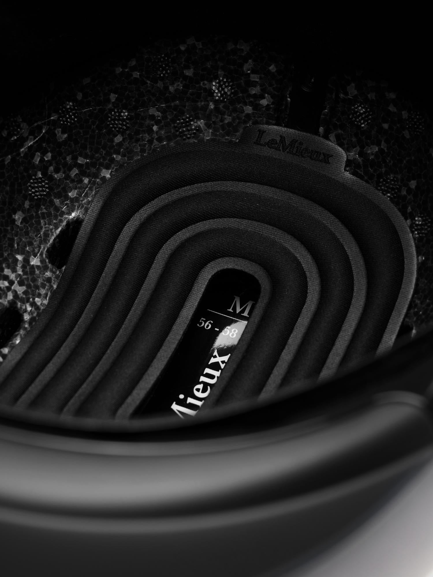 #color_matte black