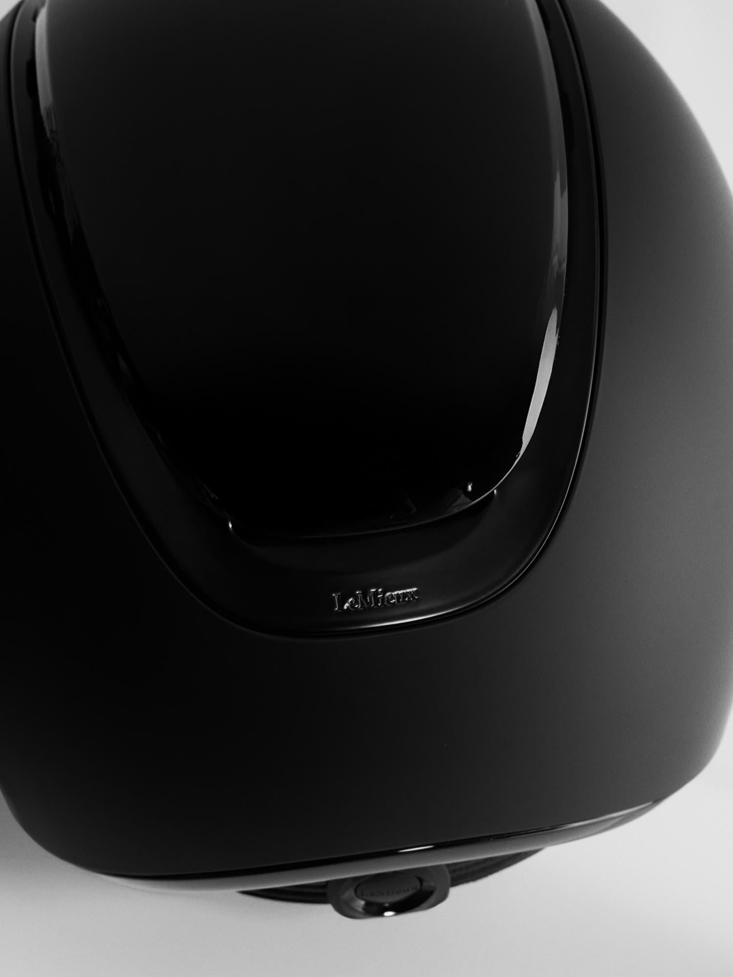 #color_gloss black