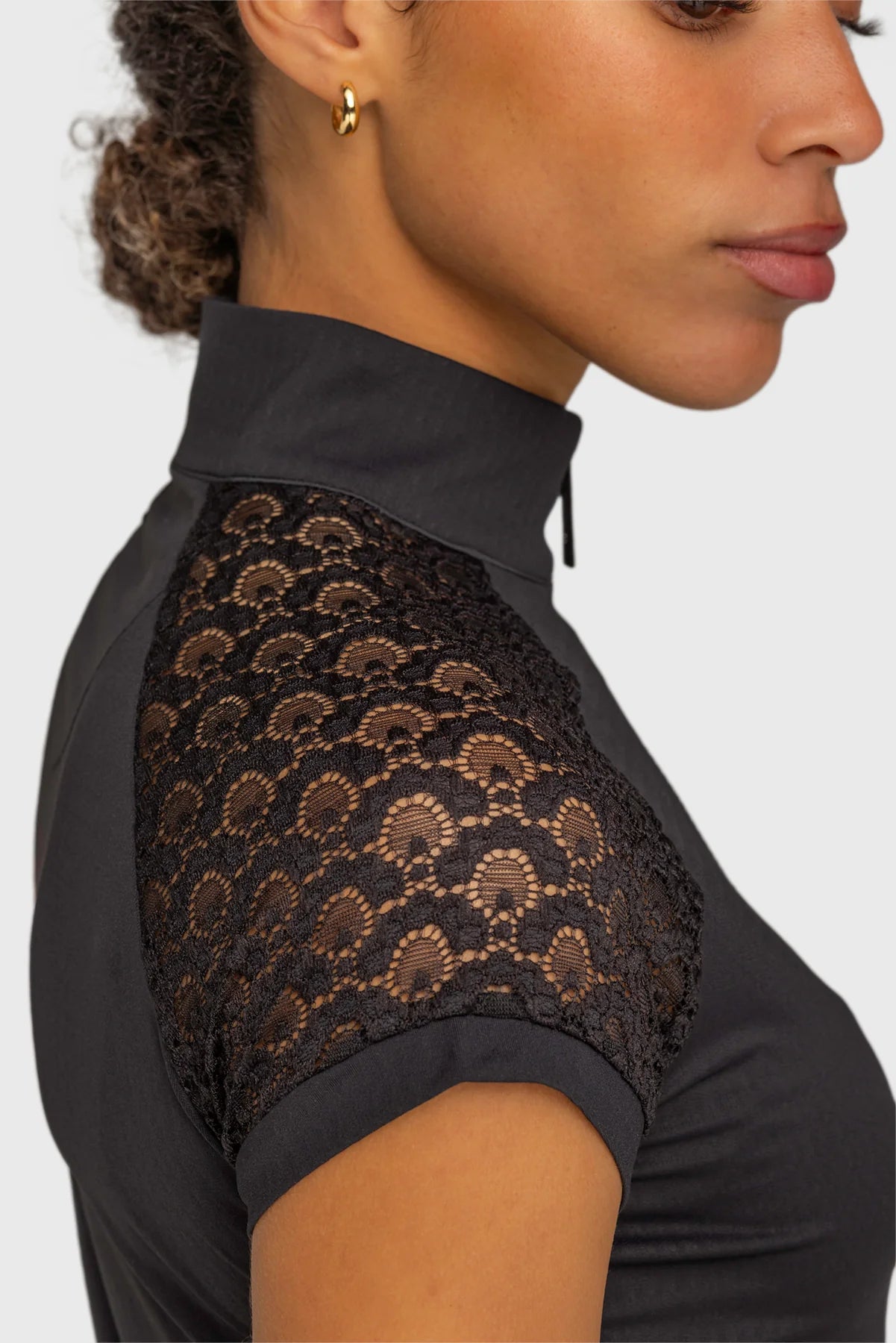Kastel Cap Sleeve Scallop Lace W/ Crystal 1/4 Zip
