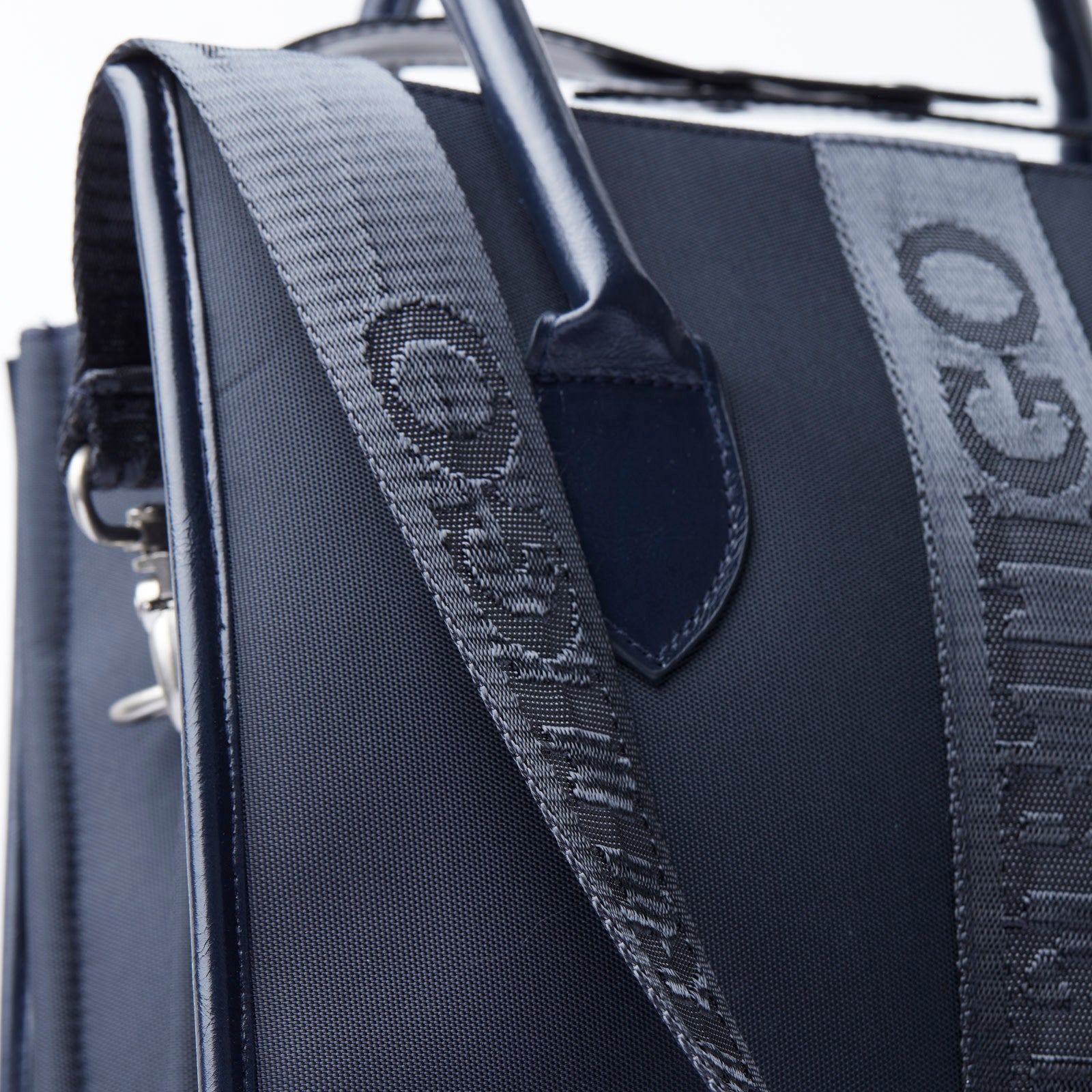 Sale B Vertigo Grooming Tote Bag
