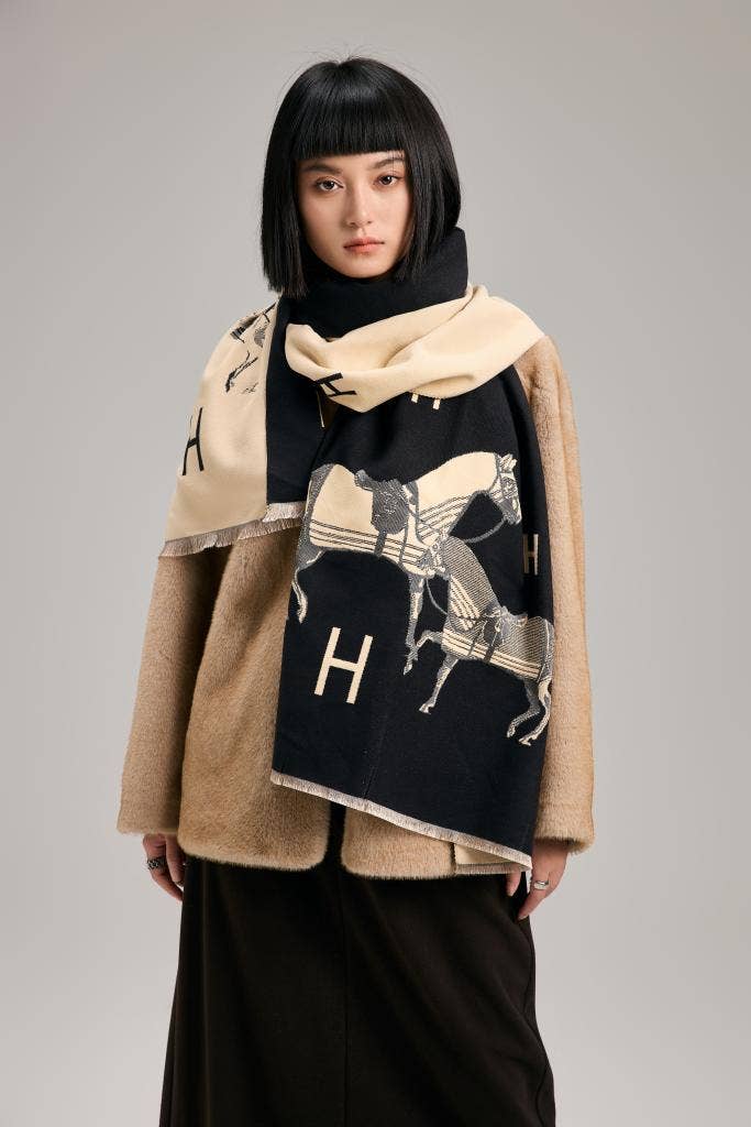 Winding River - Equestrian Black / Cream Stable Reversible Wrap