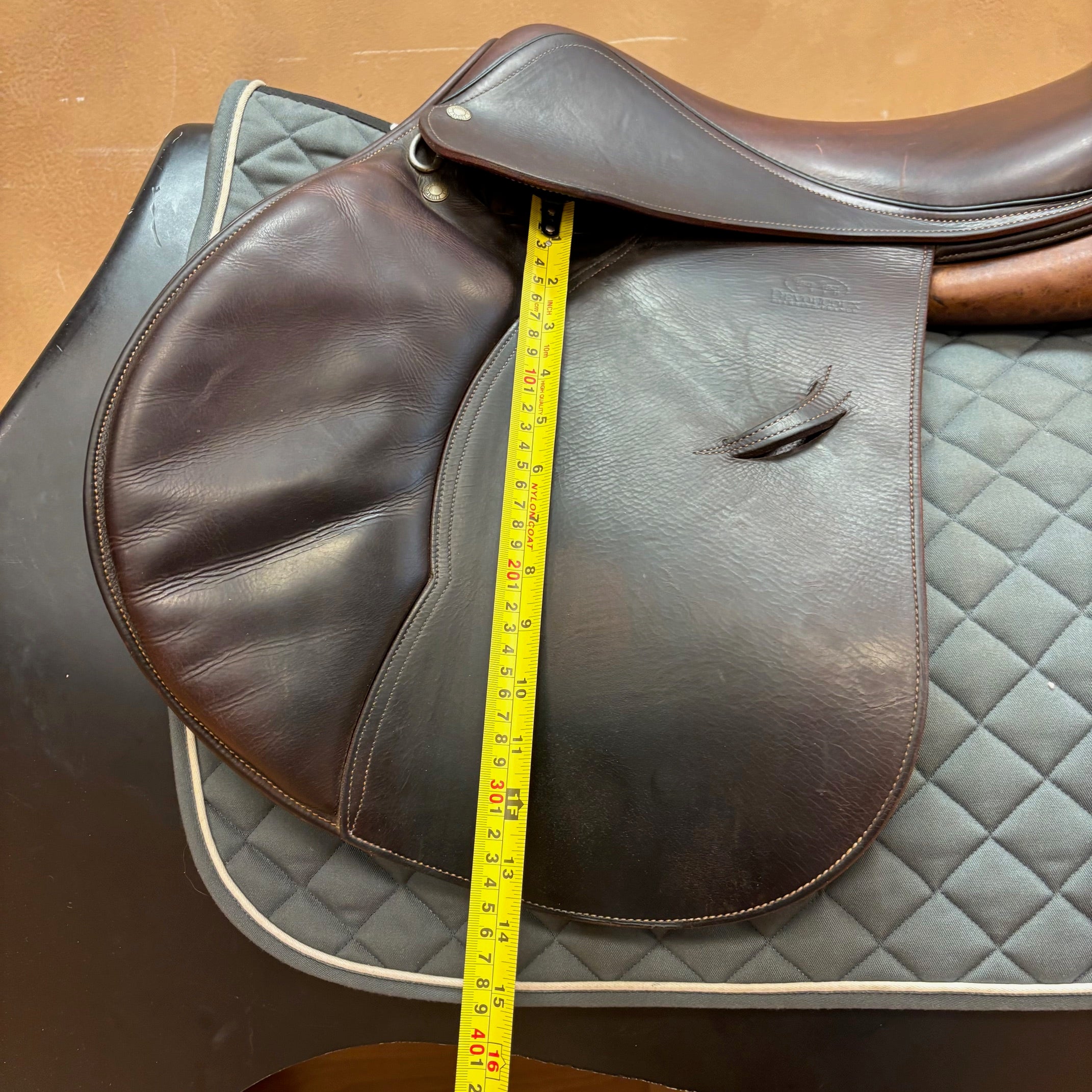 Used Decoucoux Oldara Jump Saddle 18.5" Medium Wide Tree