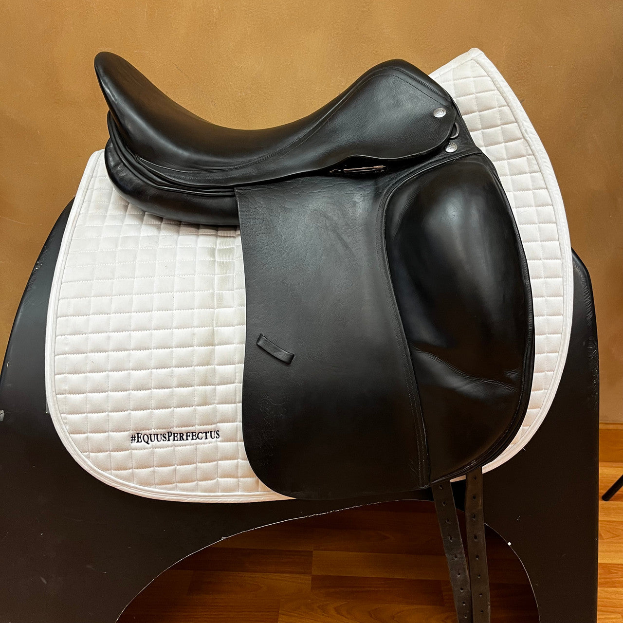 Used Verhan Odyssey Dressage Saddle 17.5" Medium Wide Tree - sku to order - 9000329.2