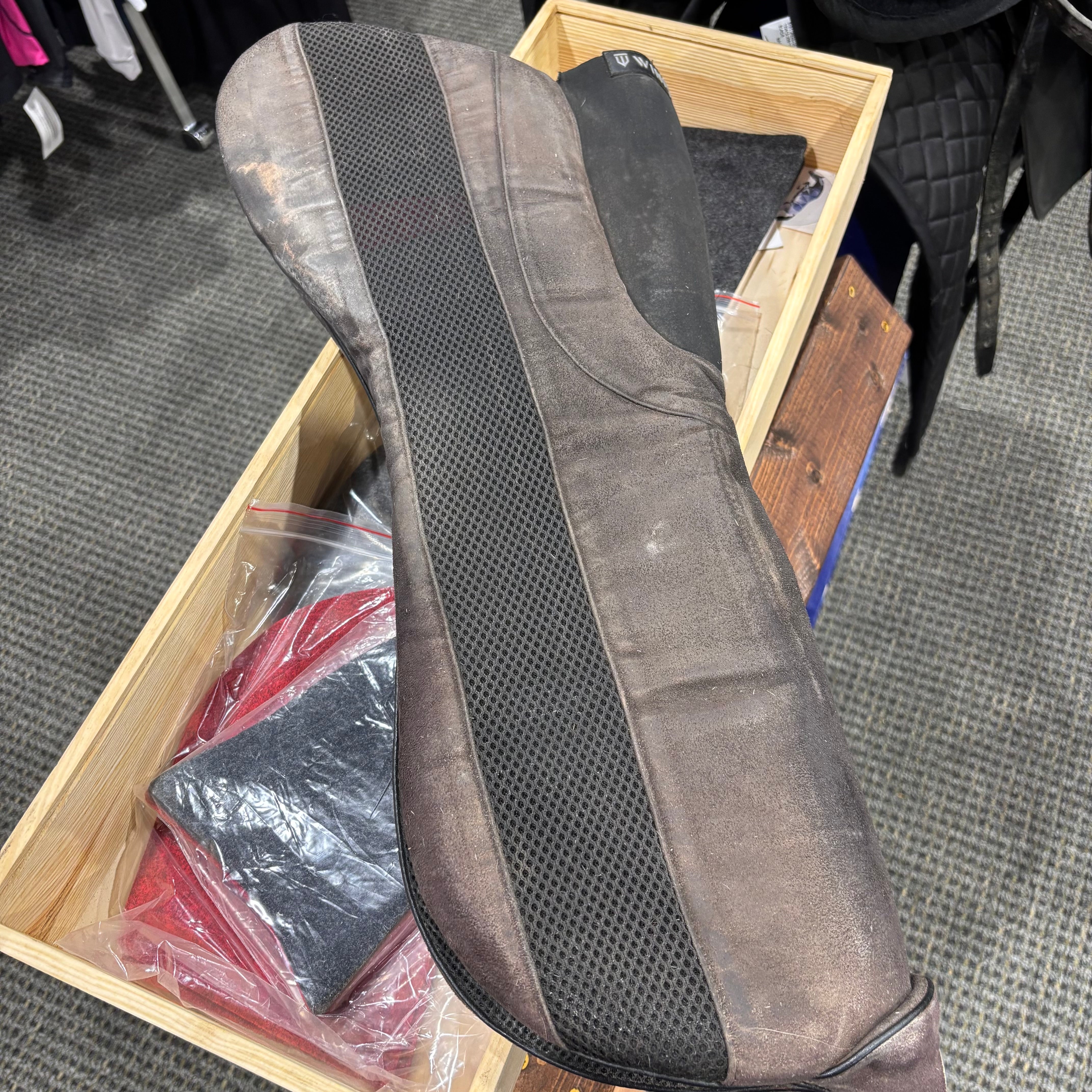 Used 17" Black Winderen Correction Half Pad with Shims
