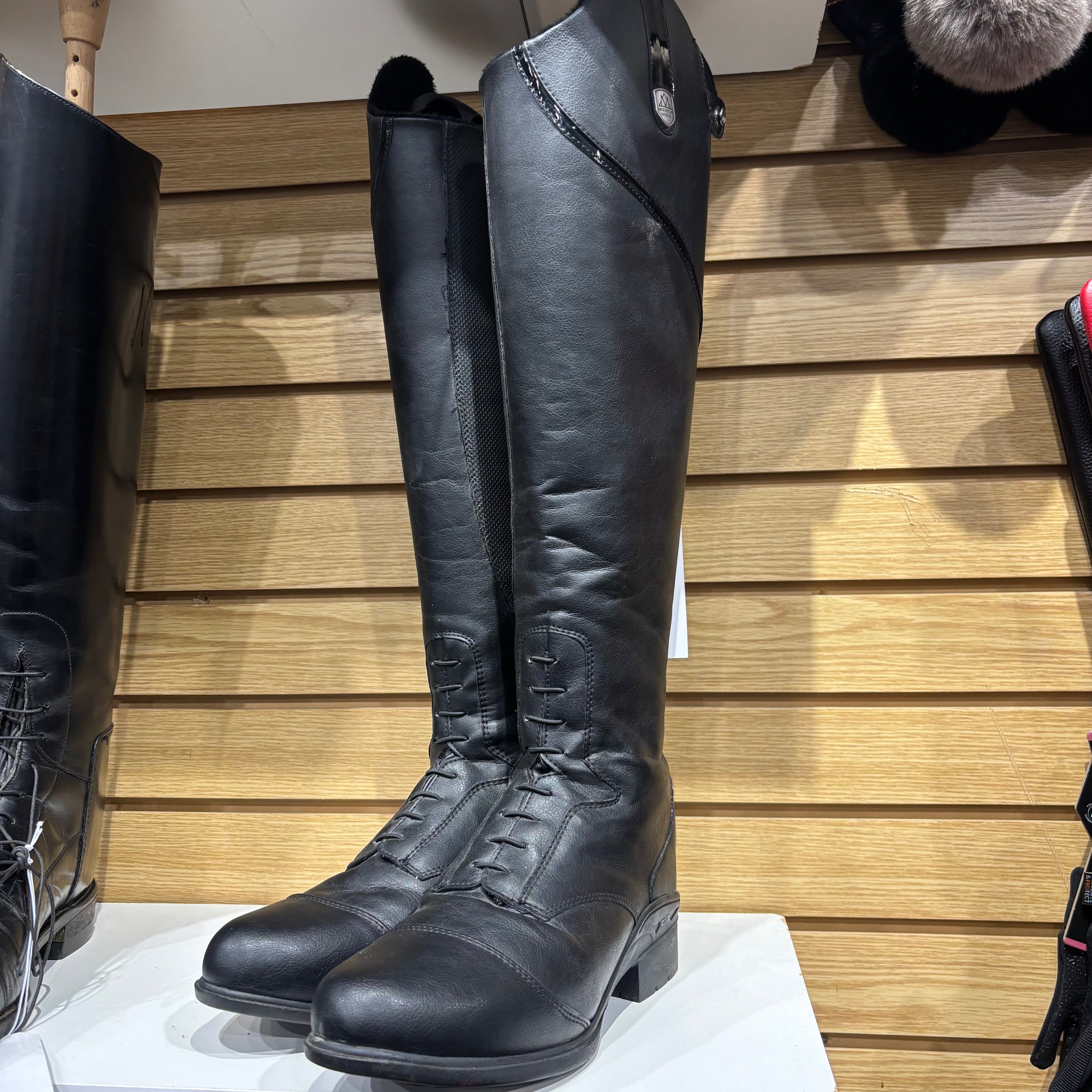 Used 9 Mountain Horse Boots