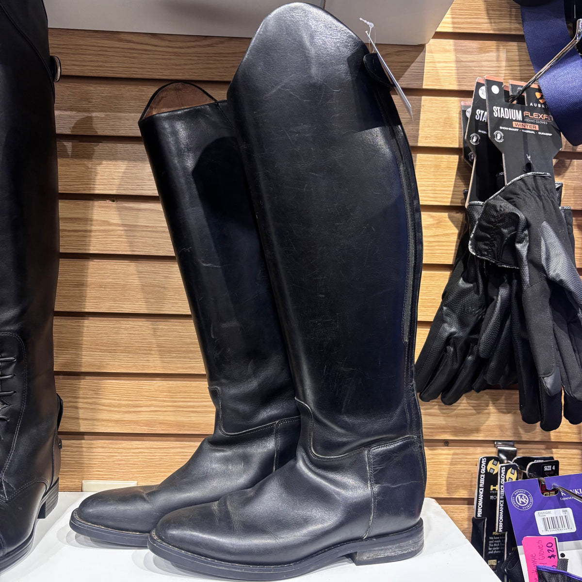 Used 8 Medium Full Ariat Dressage Boot