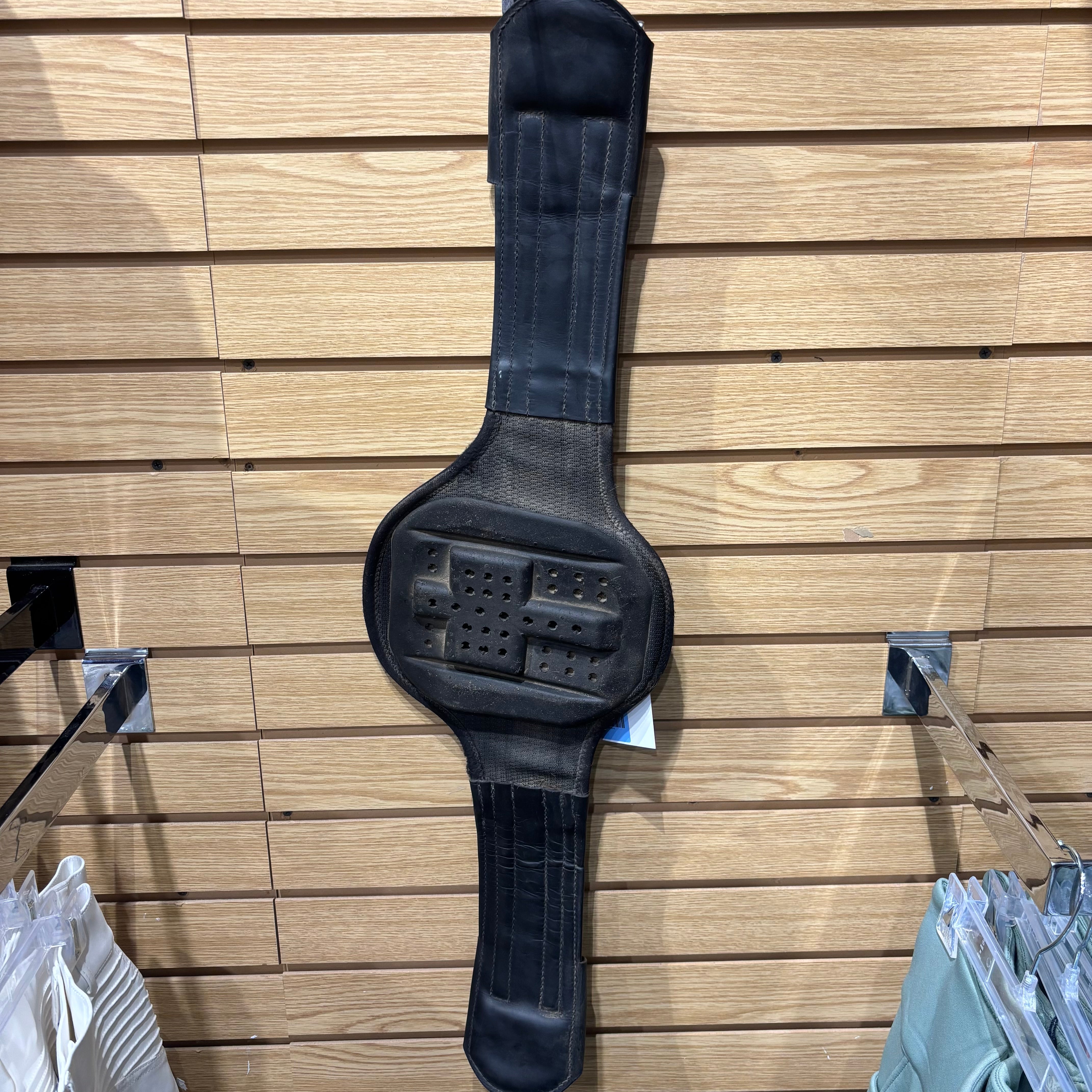 Used 32" Black Mikmar Comfort Girth
