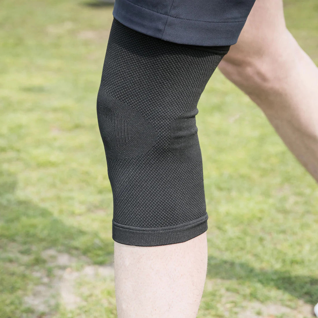 Back on Track Physio Knee Brace - supporting