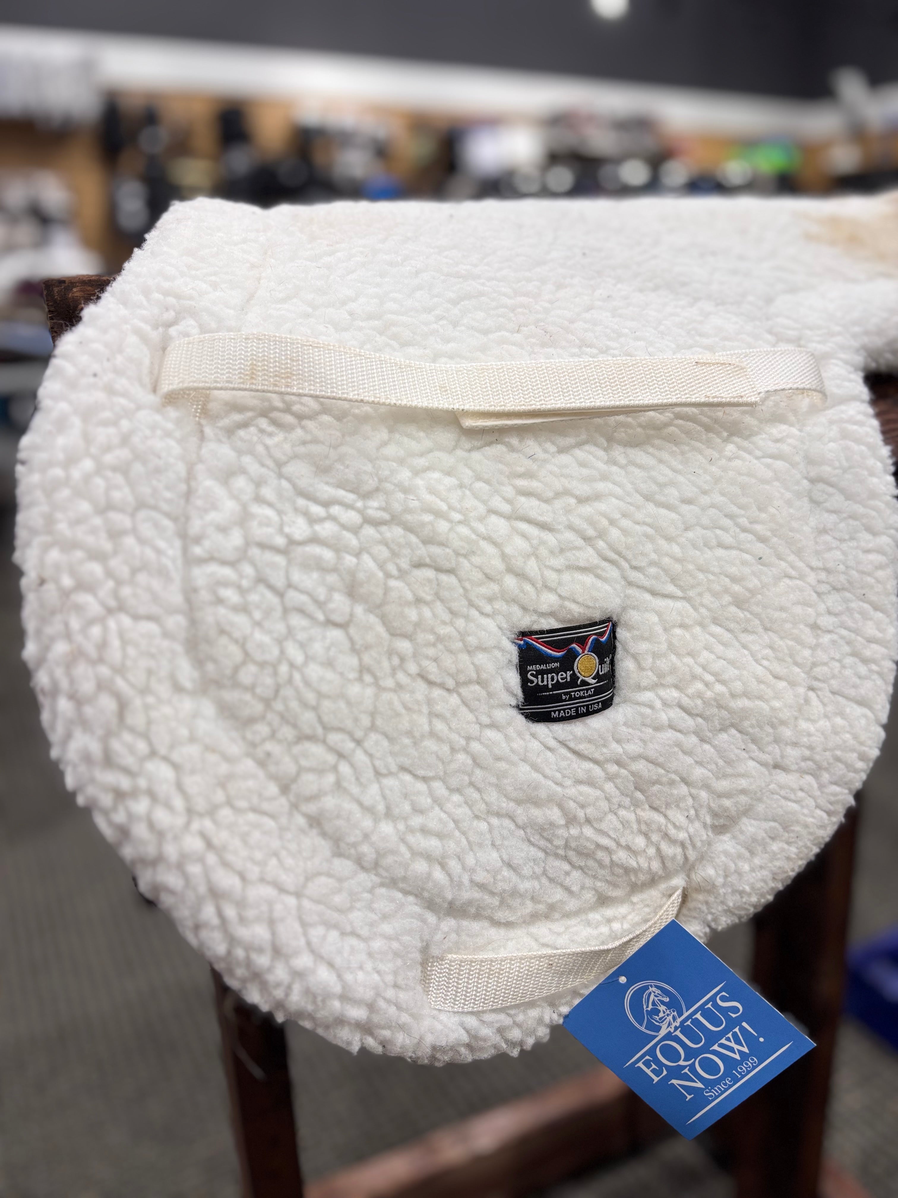 Used White Superquilt Show Pad