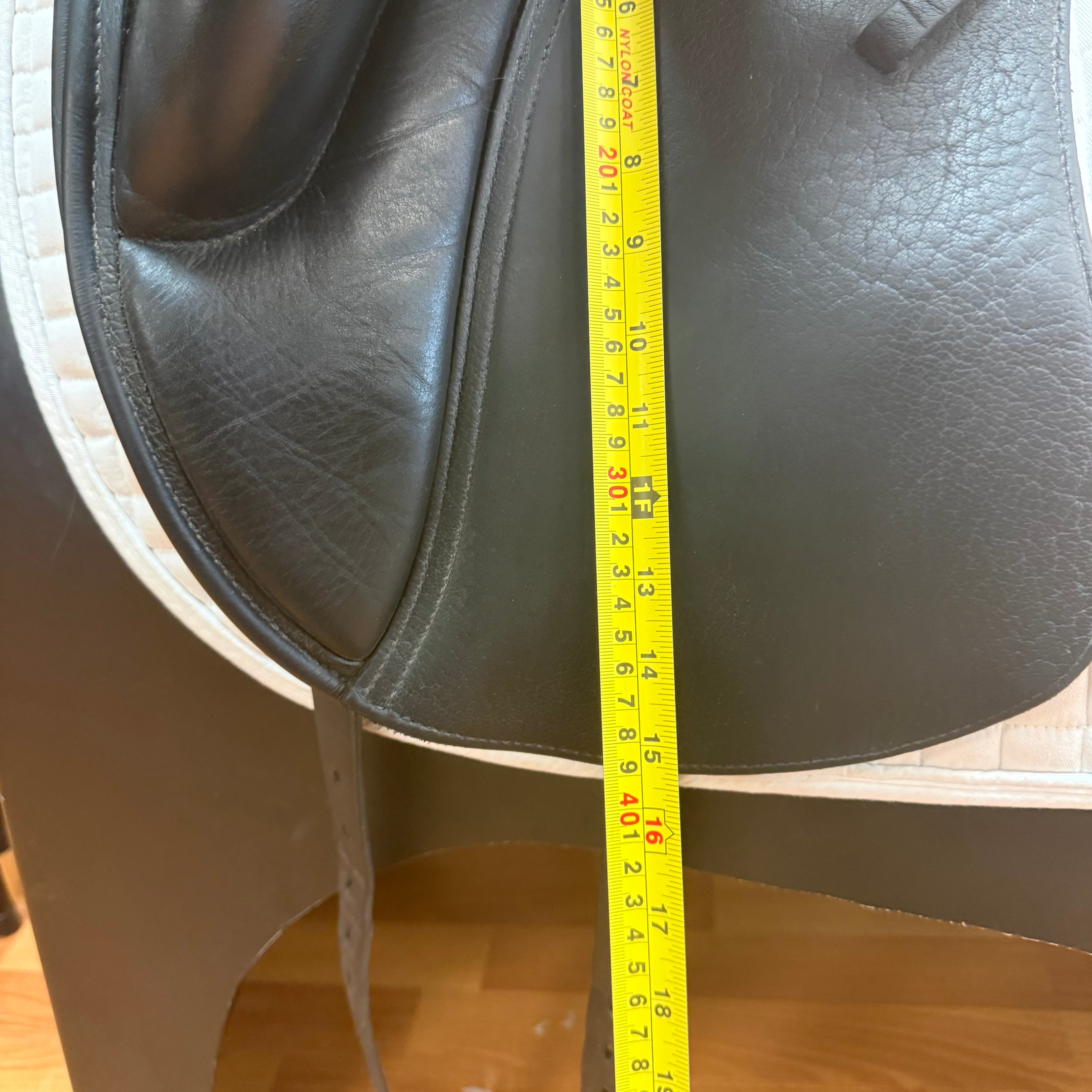 Used Custom Saddlery Wolfgang Solo II Dressage Saddle 18" Medium Tree