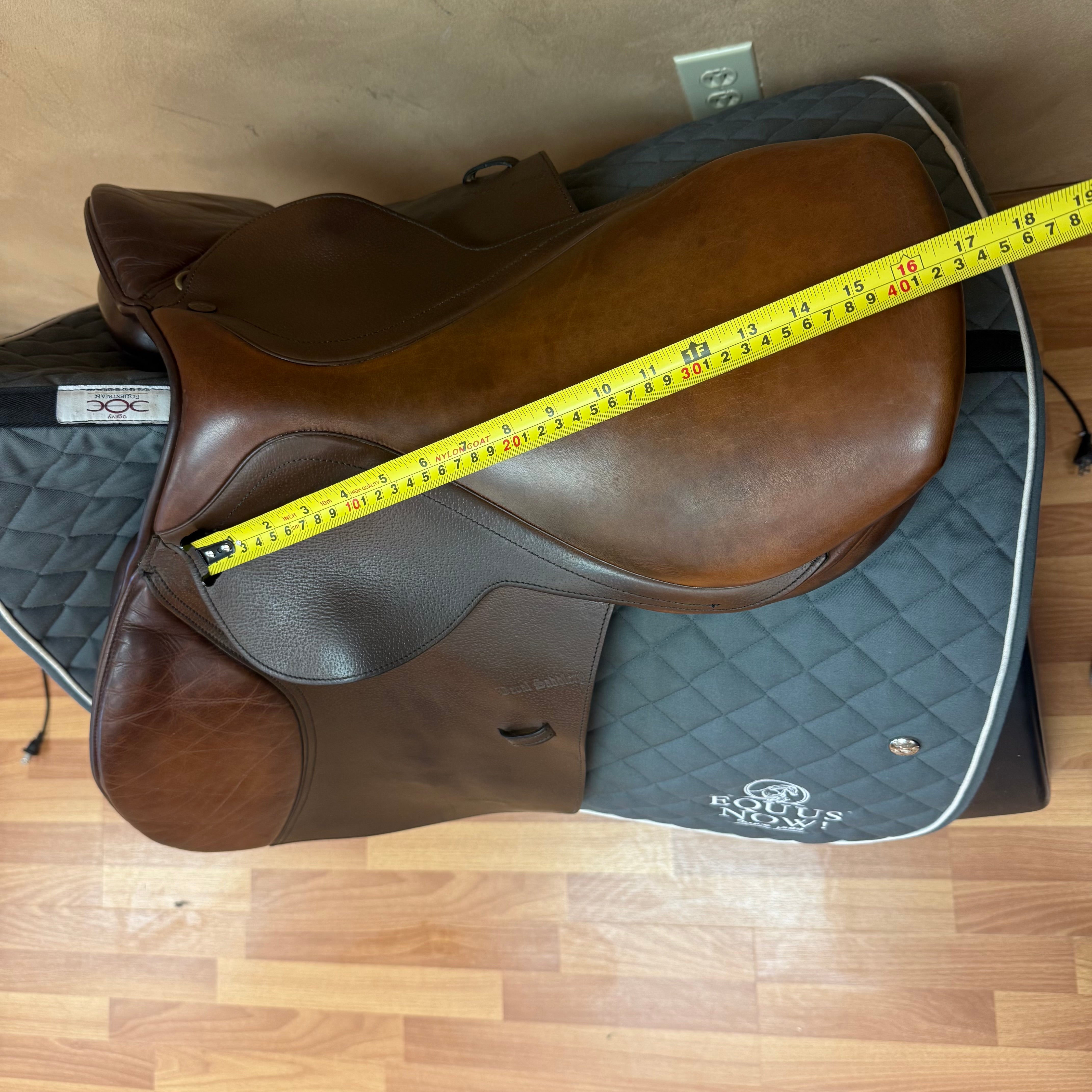 Used Beval Gladstone Jump Saddle 17" Medium Tree