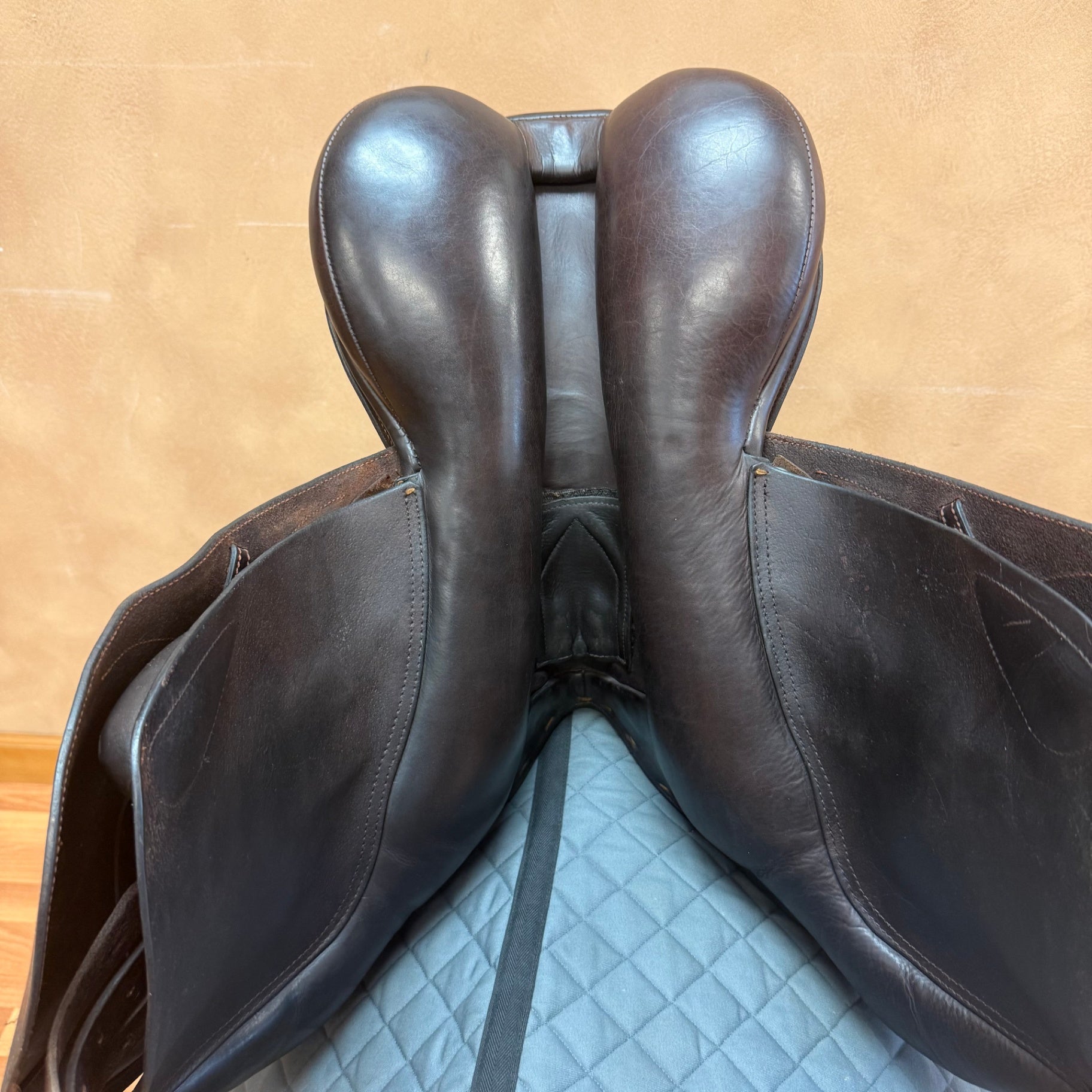 Used M Toulouse Jennine Jump Saddle 17" Adjustable Tree