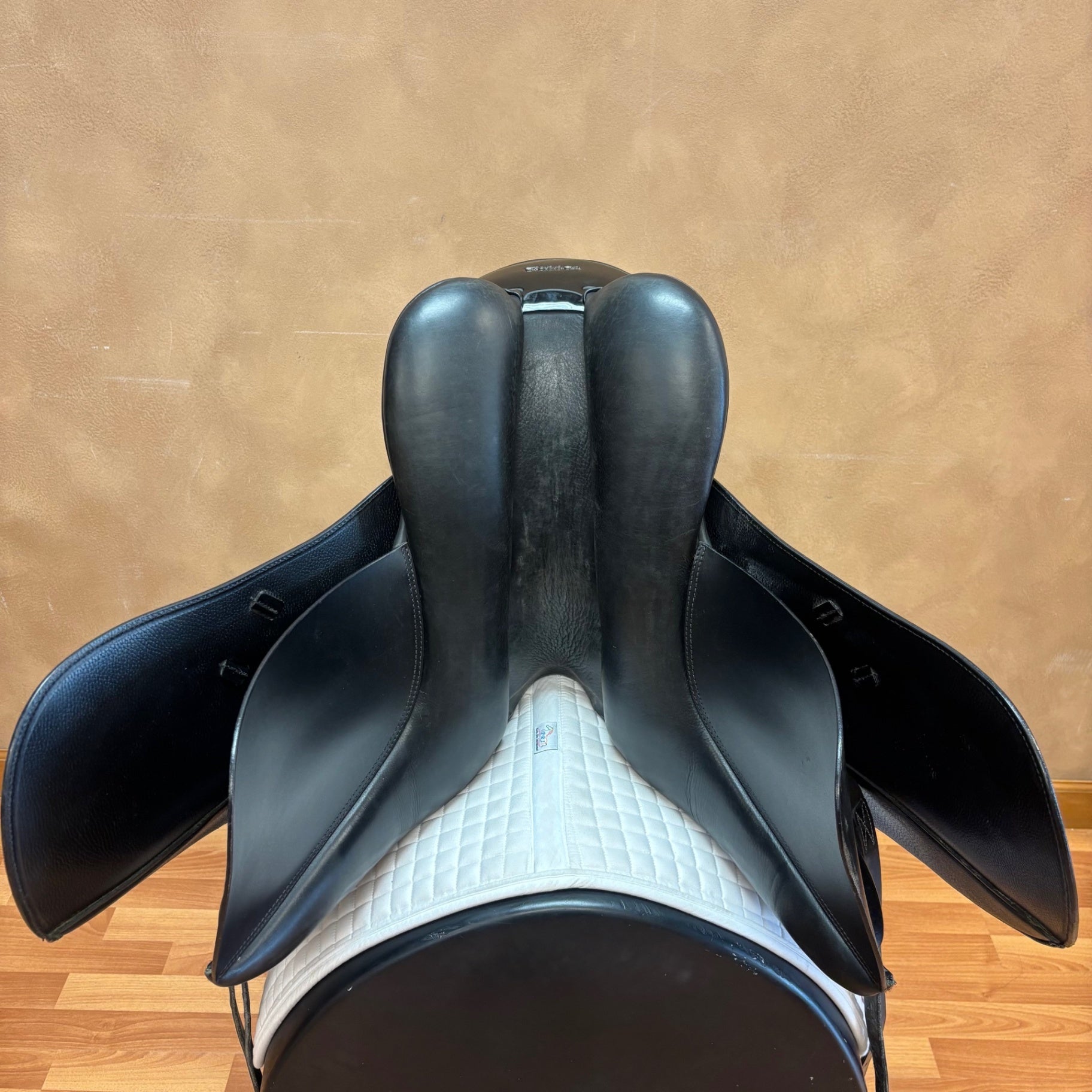 Used 1984 De Luxe Stubben Dressage Saddle 17.5" Medium Wide Tree