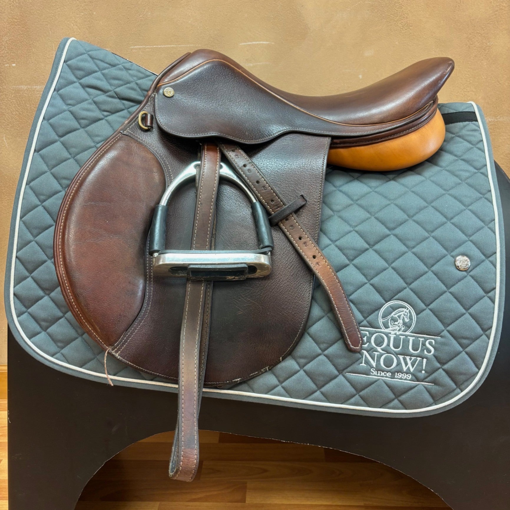 Used Collegiate Ruiz Diaz Jump Saddle 16.5"