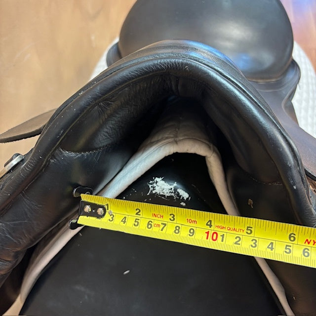 Used Duett Rondo 2 Dressage Saddle 18" Wide Tree