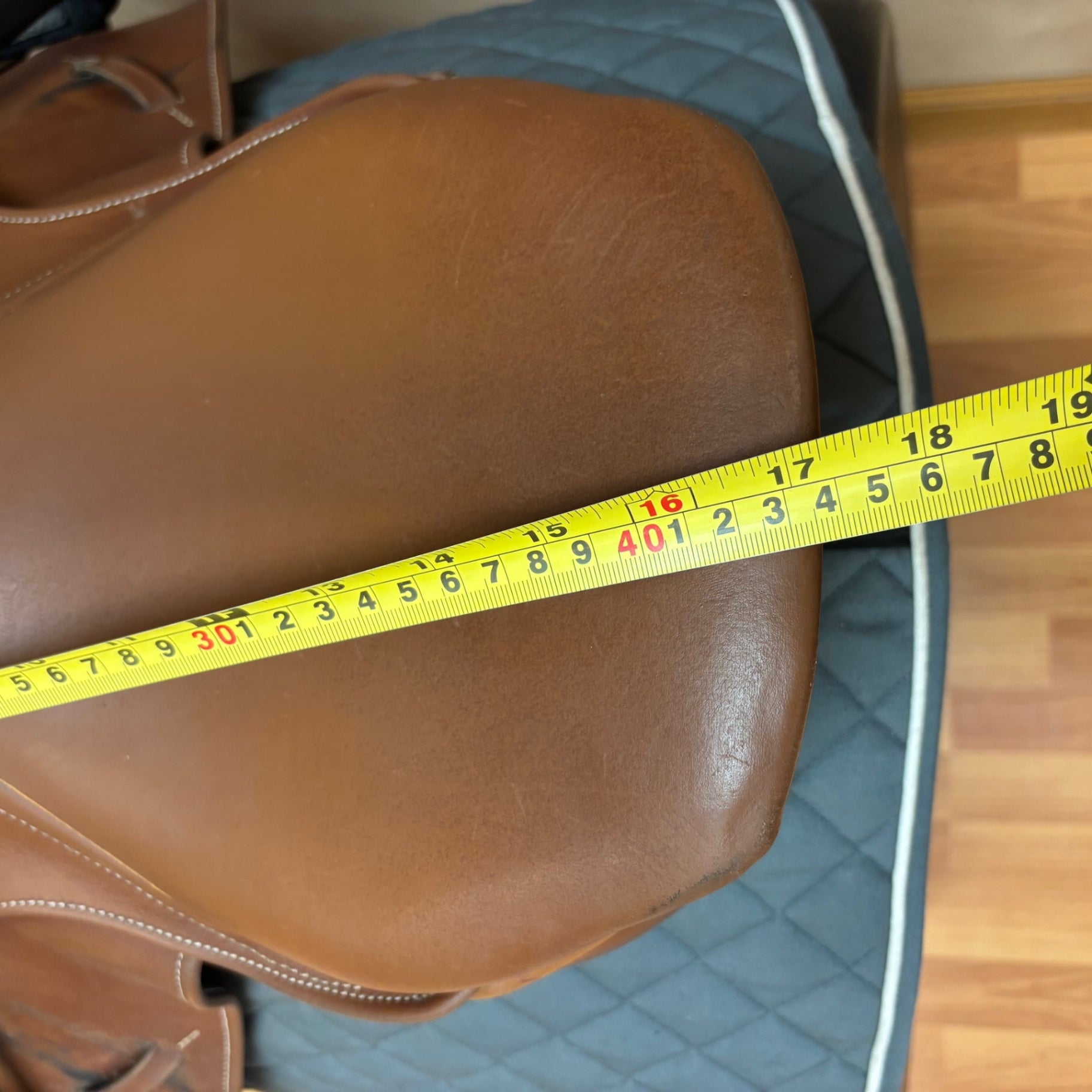 Used Courbette Axxis Jump Saddle 17" Medium Tree