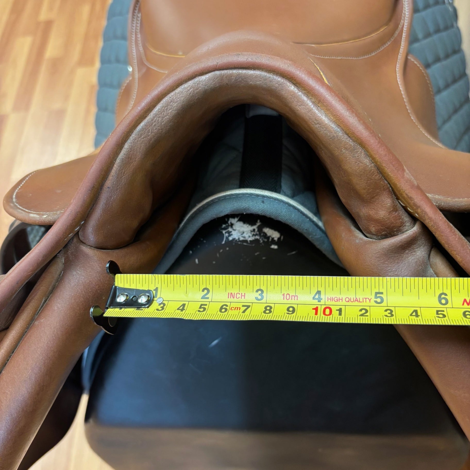 Used Courbette Axxis Jump Saddle 17" Medium Tree