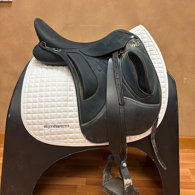 Used Wintec Pro Endurance Saddle 18" Wide Tree
