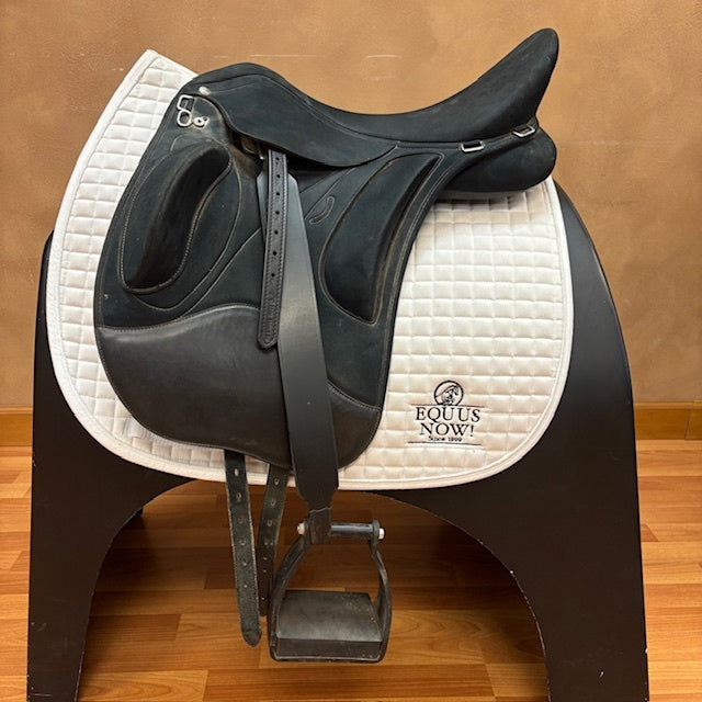 Used Wintec Pro Endurance Saddle 18" Wide Tree