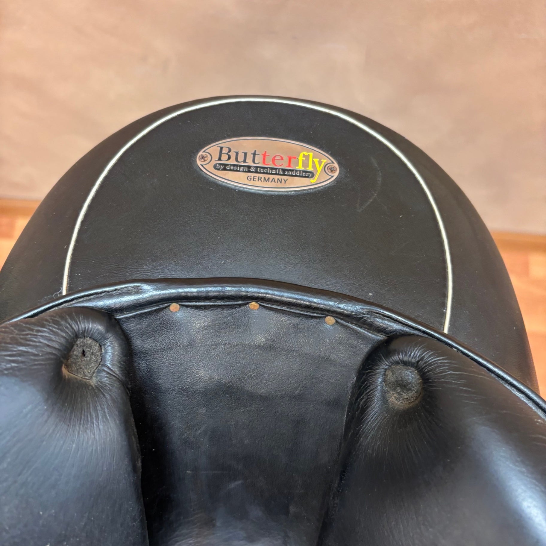 Used dt-Saddlery Dressage Saddle 18" Butterfly Tree 