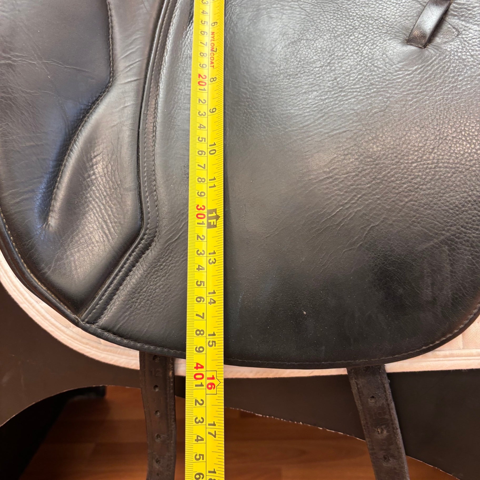 Used dt-Saddlery Dressage Saddle 18" Butterfly Tree 