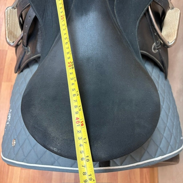 Used Synthetic English Jump Saddle 18" Medium Tree *mouse chew R side*
