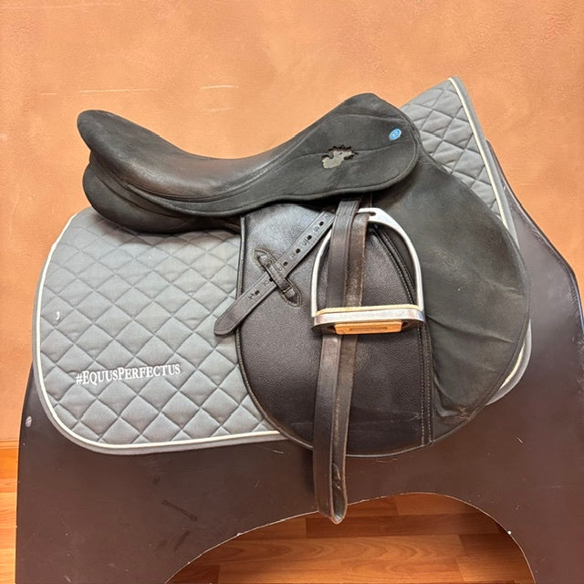 Used Synthetic English Jump Saddle 18" Medium Tree *mouse chew R side*