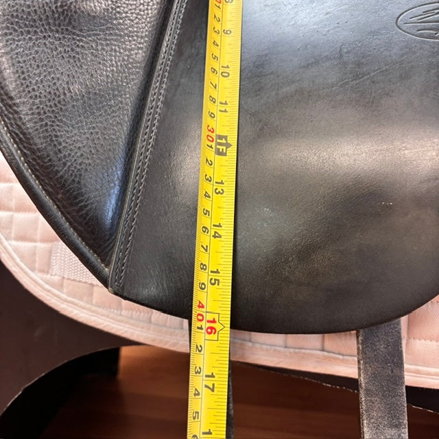 Used Courbette Bernina Dressage Saddle 18" Medium Tree