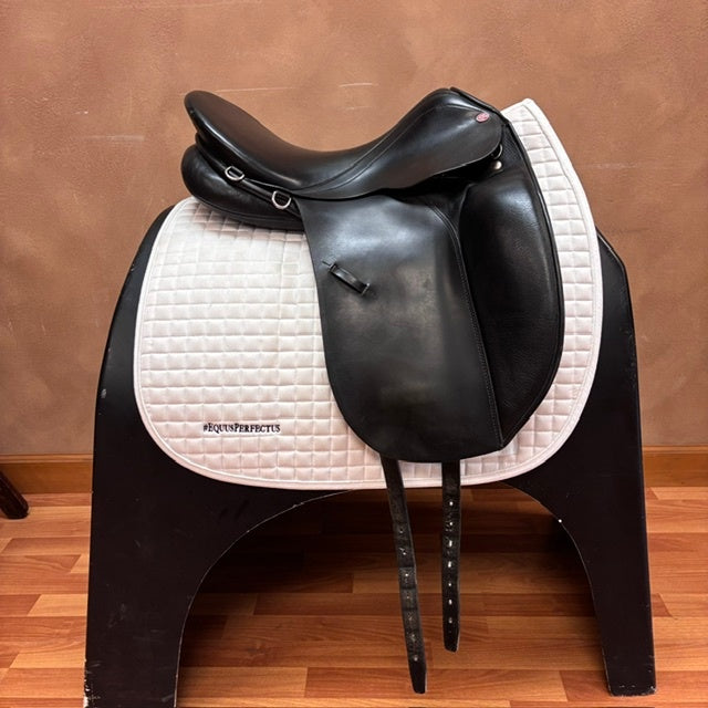 Used Courbette Bernina Dressage Saddle 18" Medium Tree