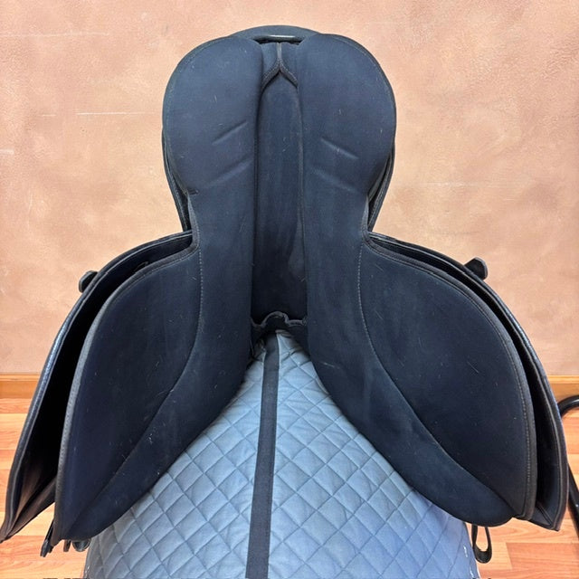 Used Synthetic English Jump Saddle 18" Medium Tree *mouse chew R side*