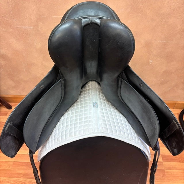 Used Duett Fidelio Dressage Saddle 17" Wide Tree