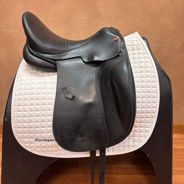Used Duett Fidelio Dressage Saddle 17" Wide Tree