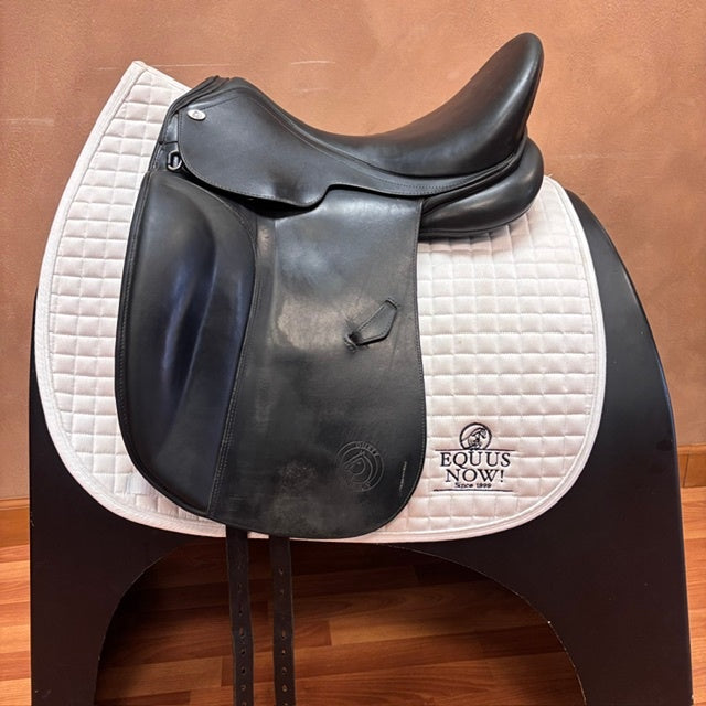 Used Duett Fidelio Dressage Saddle 17" Wide Tree