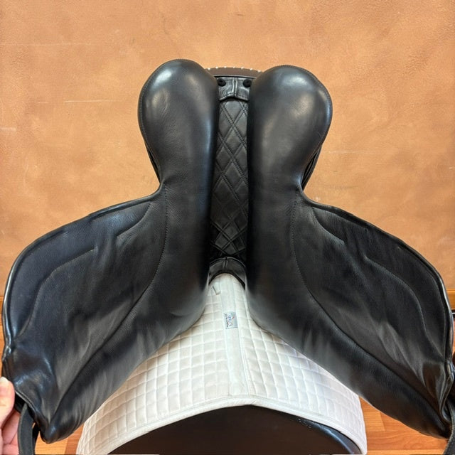 Used Bliss of London Paramour Dressage Saddle 17.5" Medium Tree 