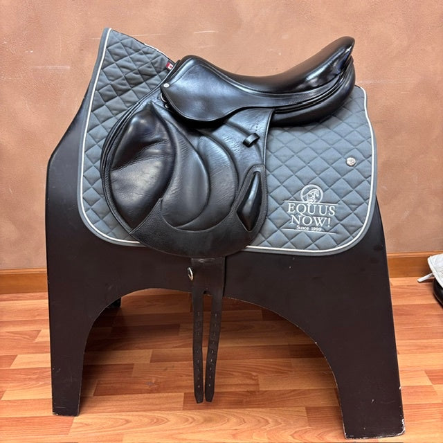 Used Antares Monoflap Jump Saddle 17.5" Medium Tree