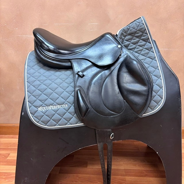 Used Antares Monoflap Jump Saddle 17.5" Medium Tree