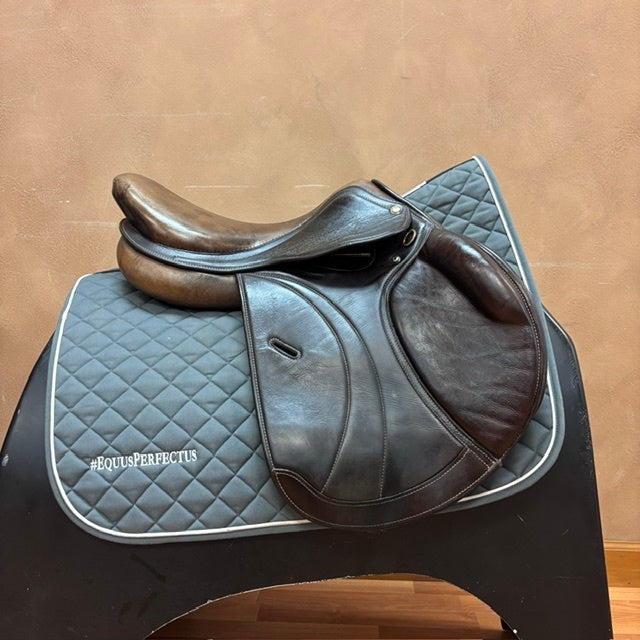 Used HDR Equipe Jump Saddle 17" Adjustable Tree