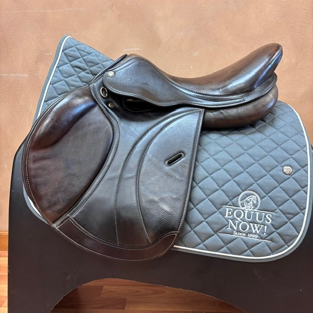 Used HDR Equipe Jump Saddle 17" Adjustable Tree