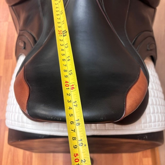 Used Aviar Rook 1.0 Dressage Saddle 18" Medium Wide Tree