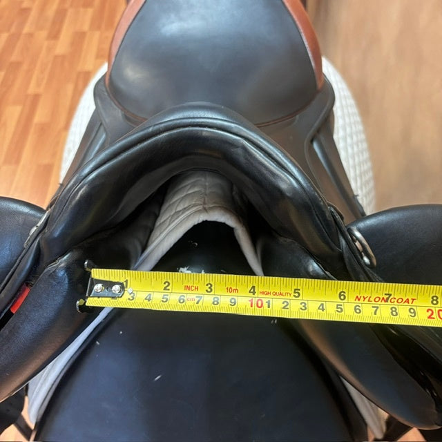 Used Aviar Rook 1.0 Dressage Saddle 18" Medium Wide Tree