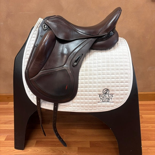 Used Aviar Rook 1.0 Brown Dressage Saddle 18" Wide Tree
